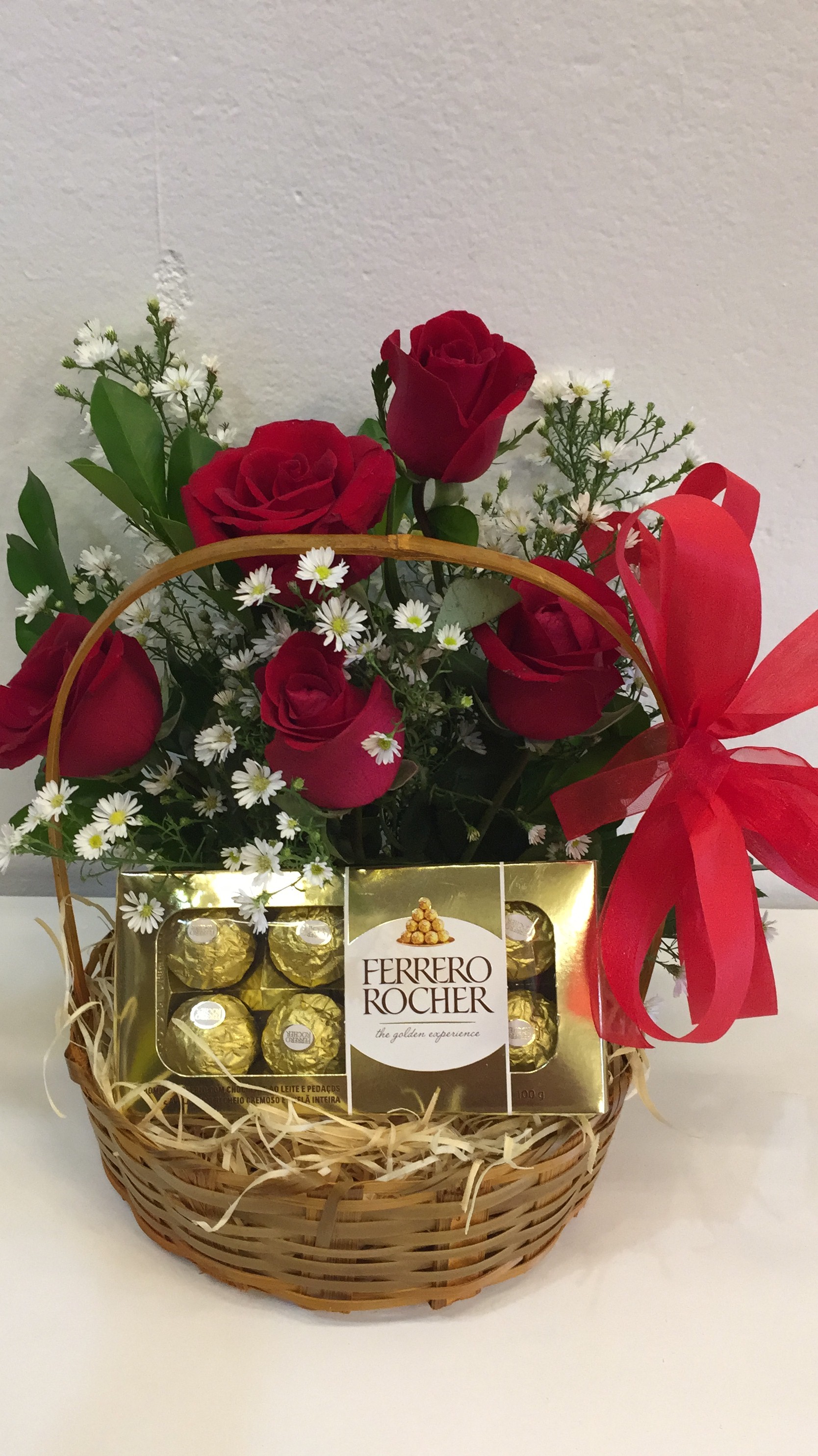 cesta de rosas chocolates