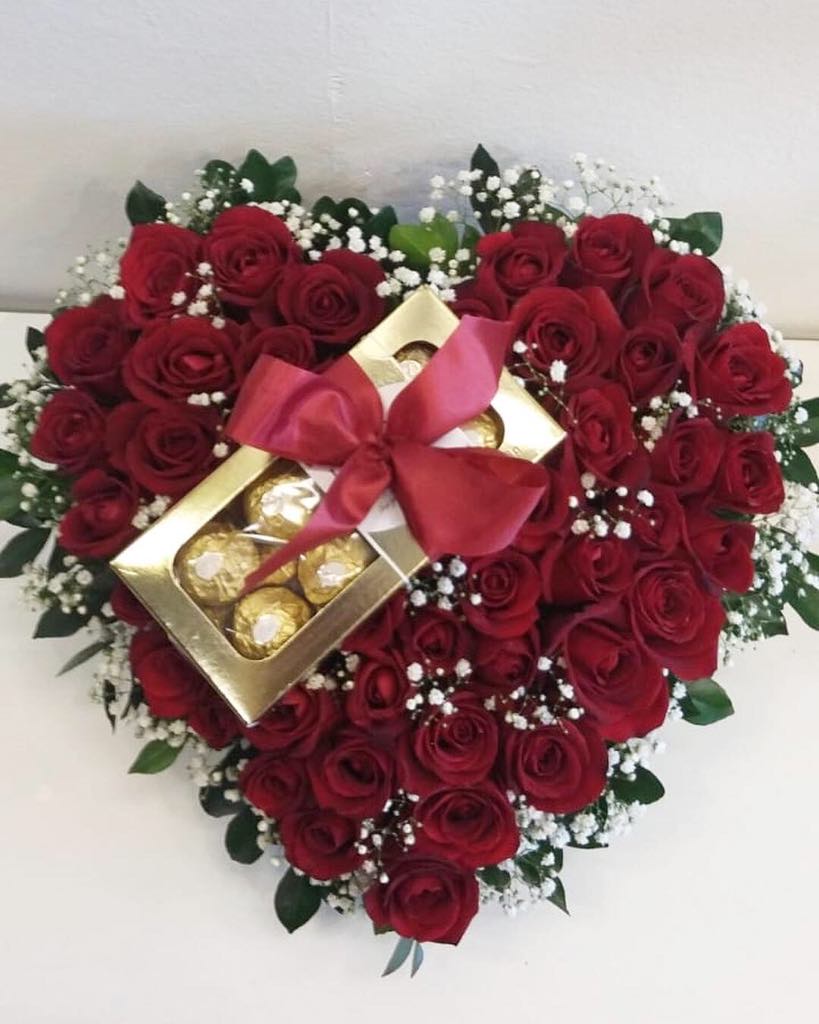 Coração com 40 rosas + Ferrero Rocher