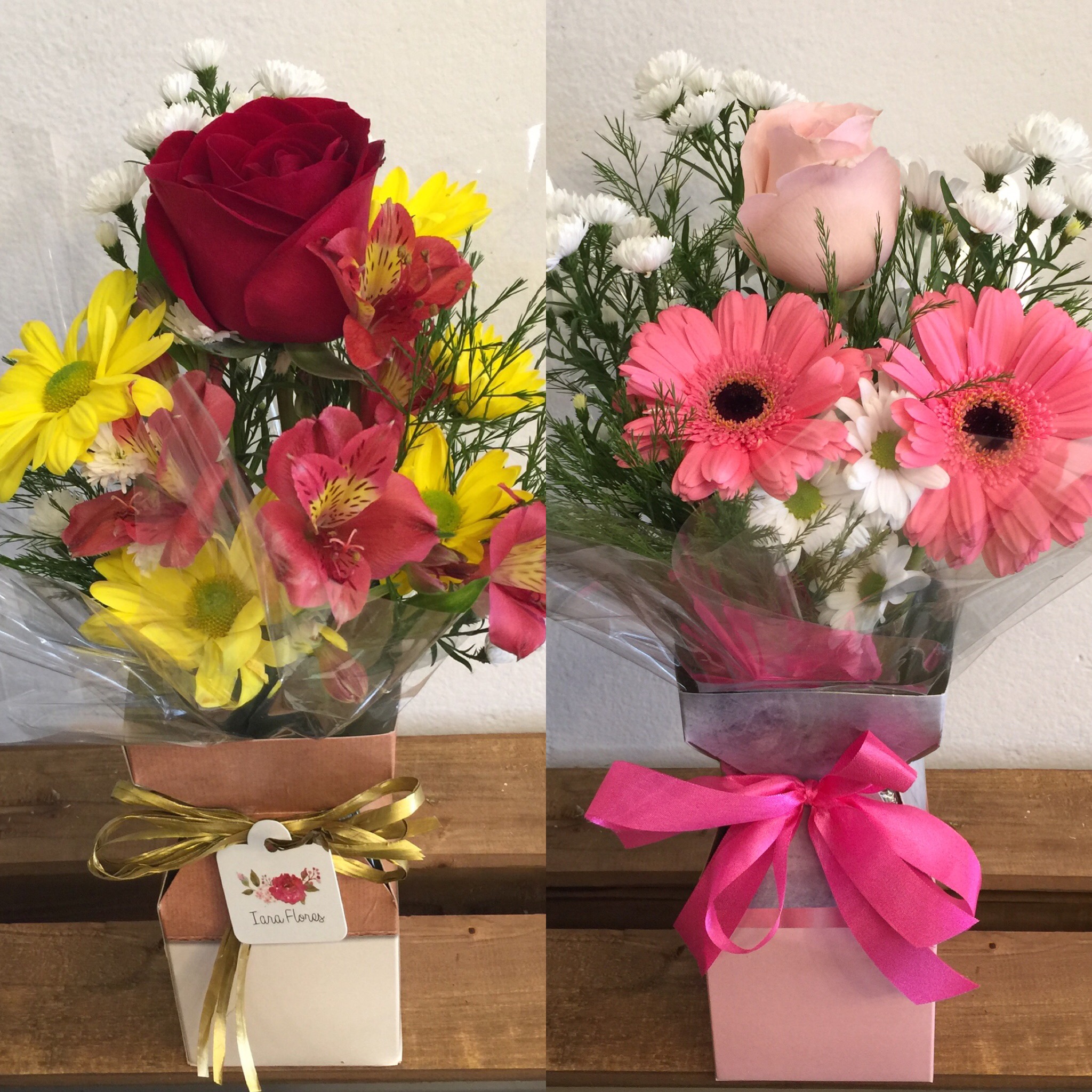 Jarra cartonada com flores