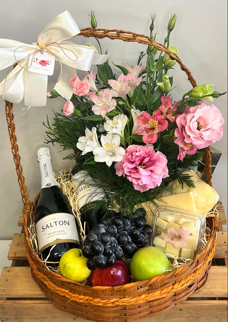 Cesta de vinhos e queijos 