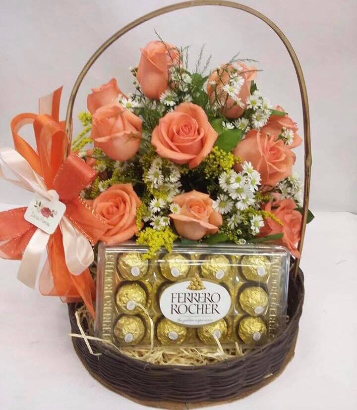 Cesta Rosas e Ferrero Rocher